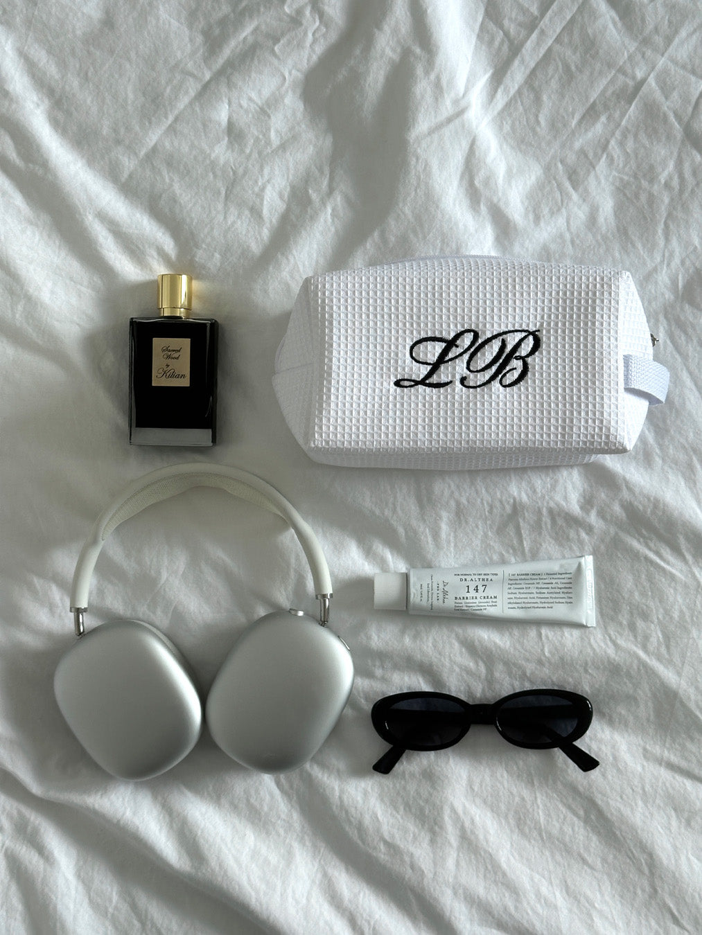 Personalized Makeup Bag with Initials – Modern Minimalist Cosmetic Bag, Aesthetic Waffle Toiletry Pouch, Bridesmaid Gift, Bride Bag