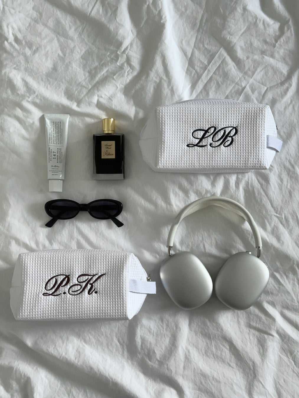 Personalized Makeup Bag with Initials – Modern Minimalist Cosmetic Bag, Aesthetic Waffle Toiletry Pouch, Bridesmaid Gift, Bride Bag