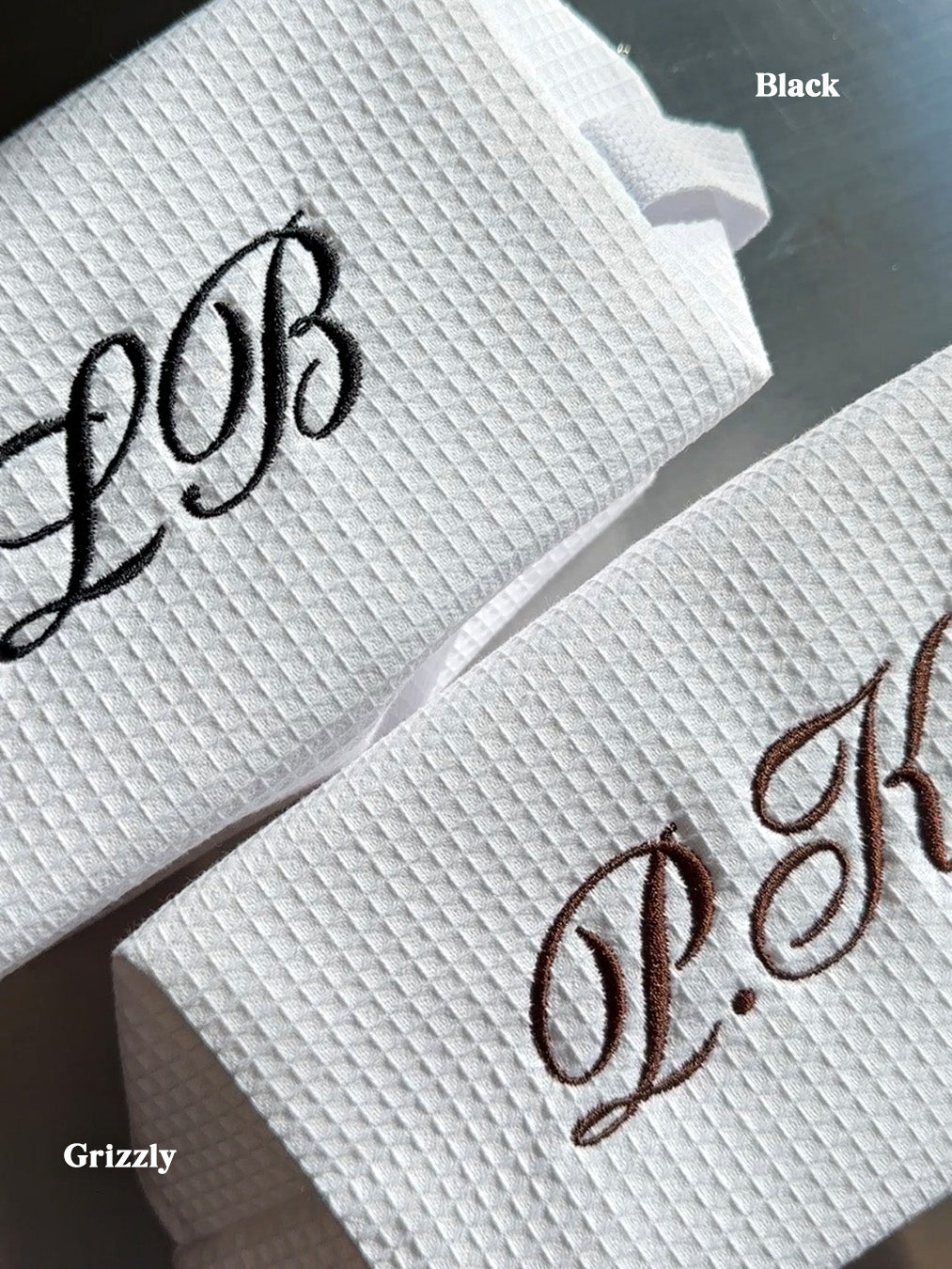 Personalized Makeup Bag with Initials – Modern Minimalist Cosmetic Bag, Aesthetic Waffle Toiletry Pouch, Bridesmaid Gift, Bride Bag